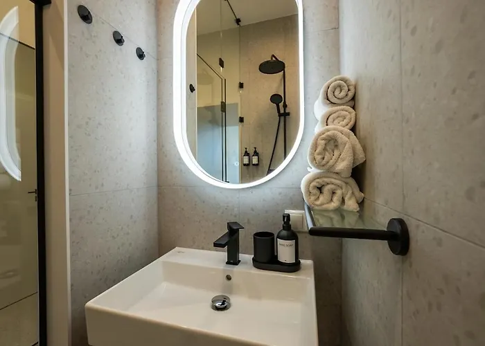 Stylish With Queen-size Bed Self Check-in *