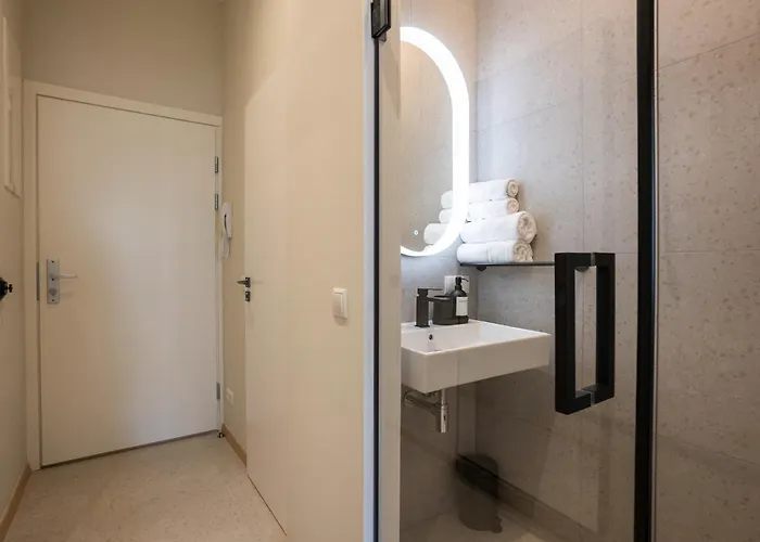 Stylish With Queen-size Bed Self Check-in *